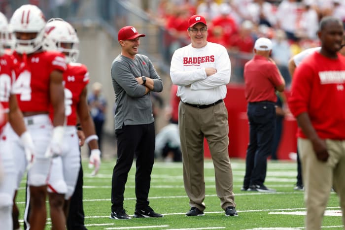 Wisconsin head coach Paul Chryst speaking with Washington State head coach Jake Dickert ahead of their contest on Saturday.